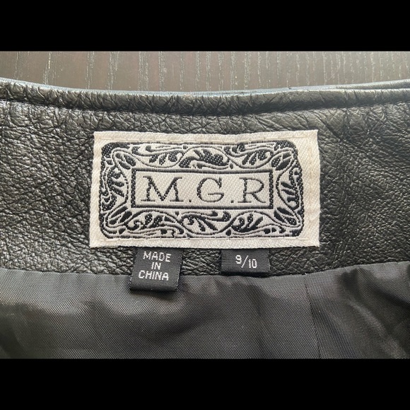 !TREND ALERT!🖤Blk LEATHER SEASON MUST HAVE pleated mini skirt sz 8 Women’s - Picture 8 of 13